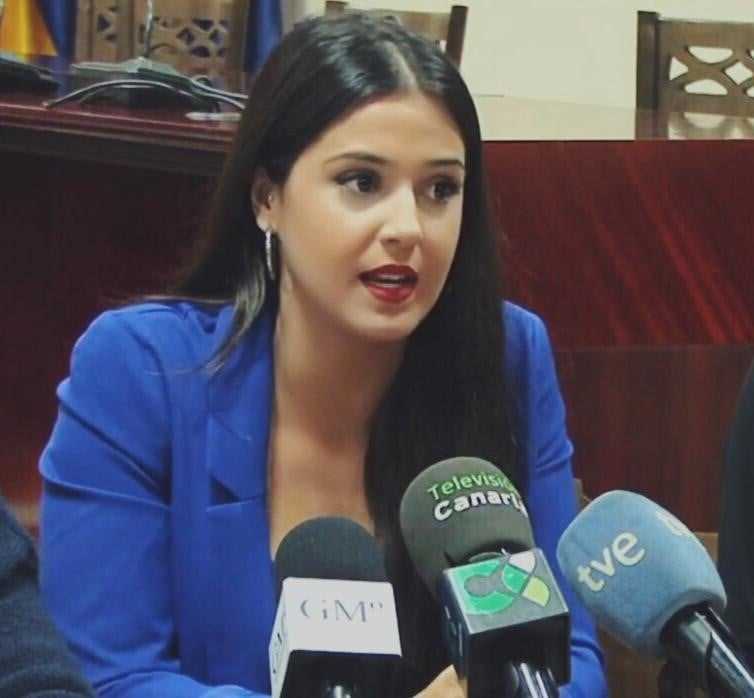 Cabildo de El Hierro aprueba las bases para las becas al transporte para los estudiantes herreños