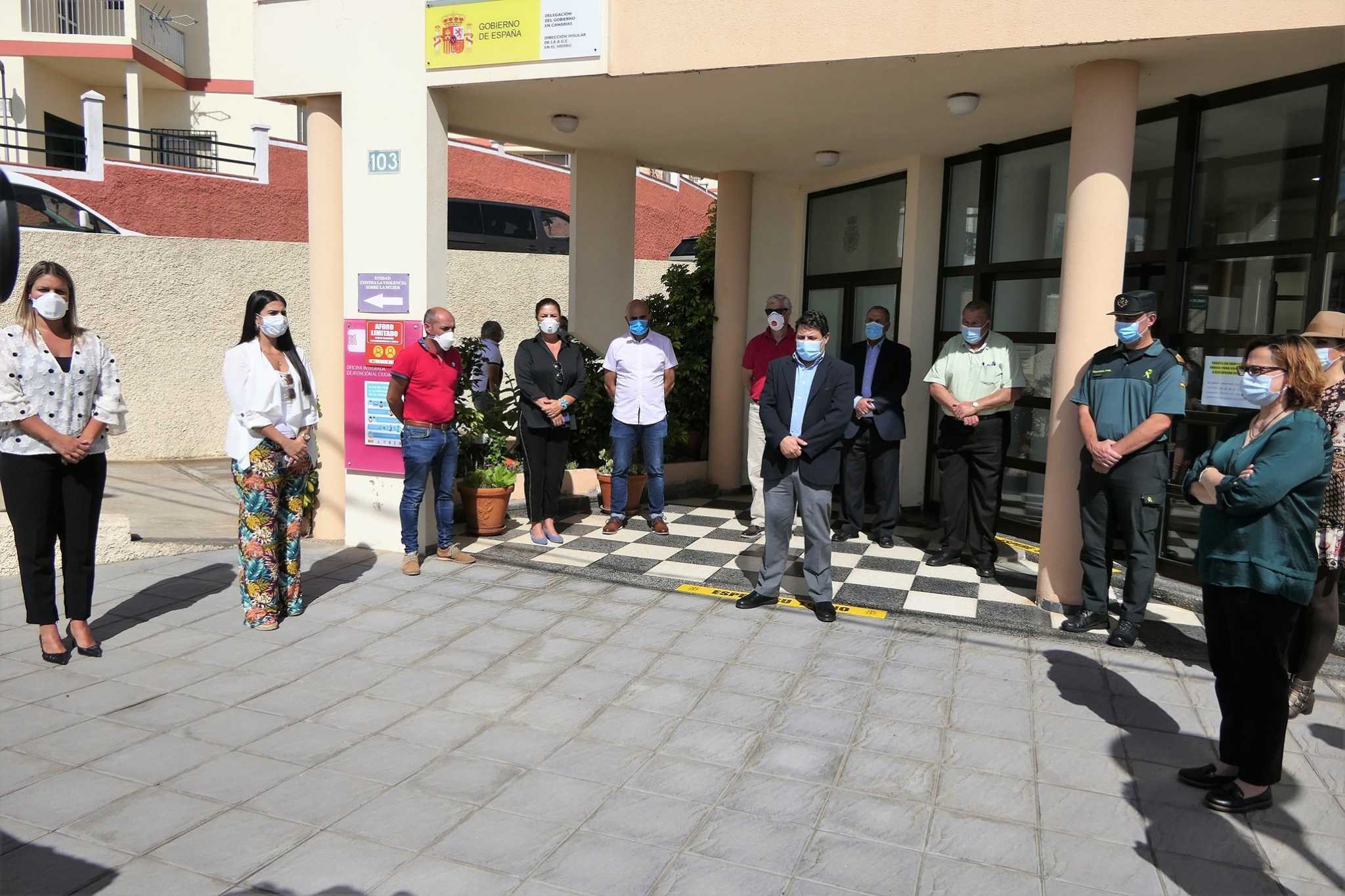 Minuto de silencio en El Hierro por las víctimas del coronavirus