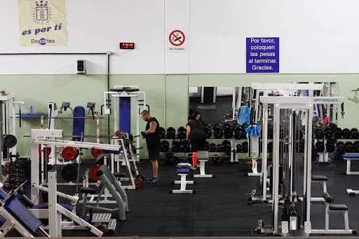 Centro Deportivo de Valverde cierra de forma provisional para atención humanitaria a los inmigrantes